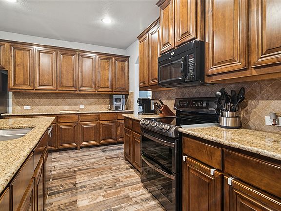 3rd image of 3605 Dogwood Rd