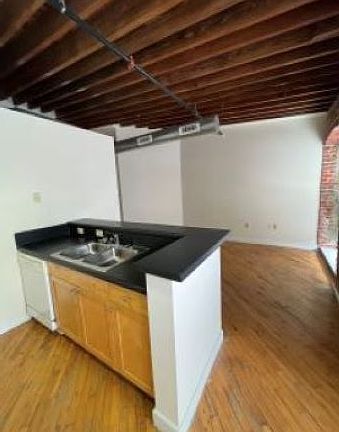 3rd image of 1400 W Marshall St APT 36