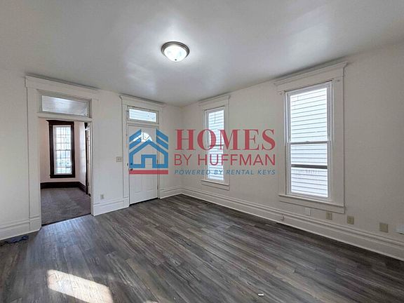 4th image of 2606 W Illinois St