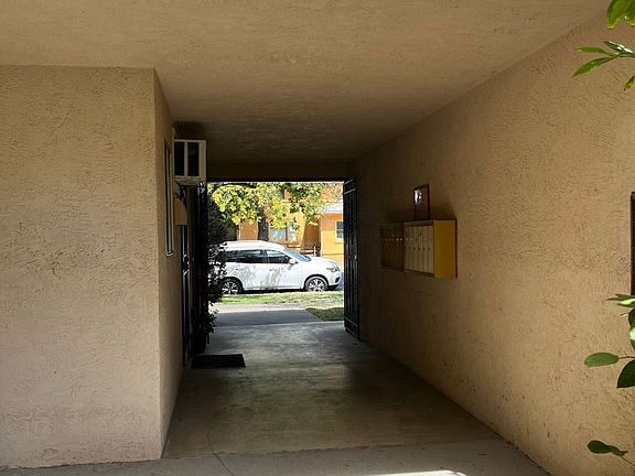 4th image of 401 East St #527