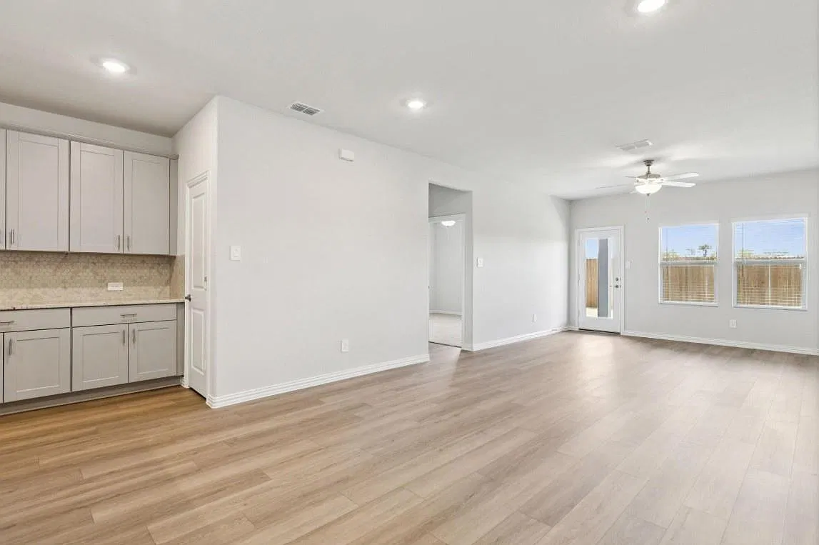 3 bed, 1566 sqft, $2,250 — Photo 2