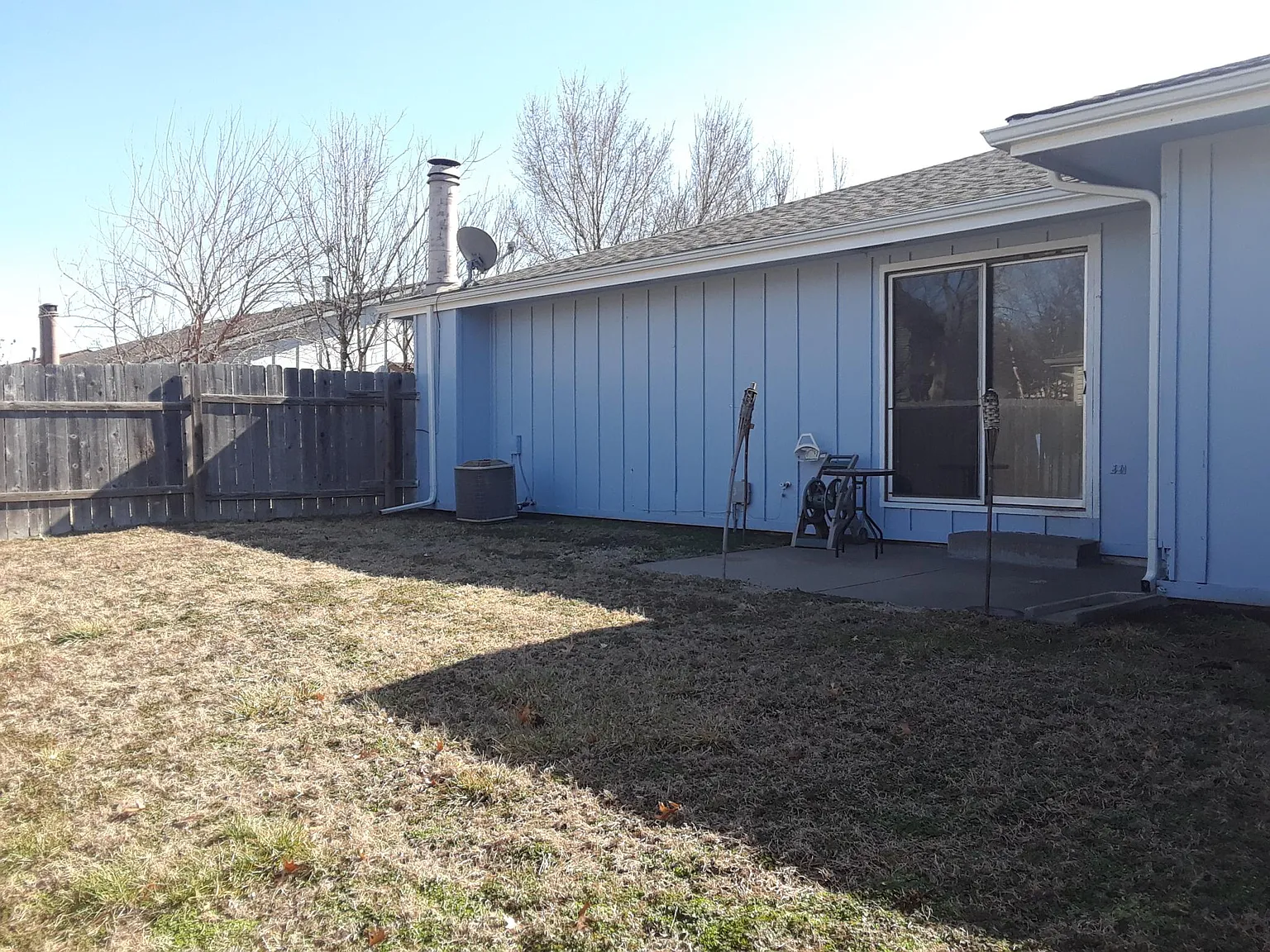3 bed, 2200 sqft, $1,600 — Photo 2