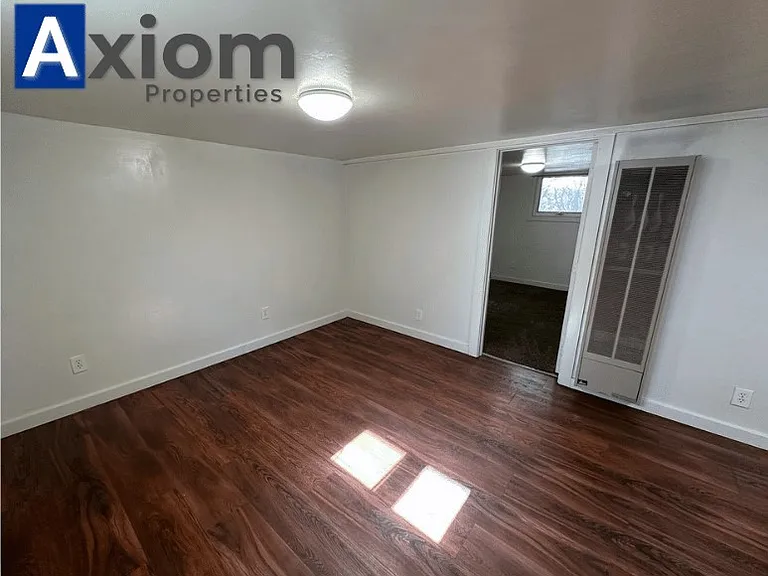 Cute 2 bedroom 1 bathroom apartment with convenient, central location — Photo 4