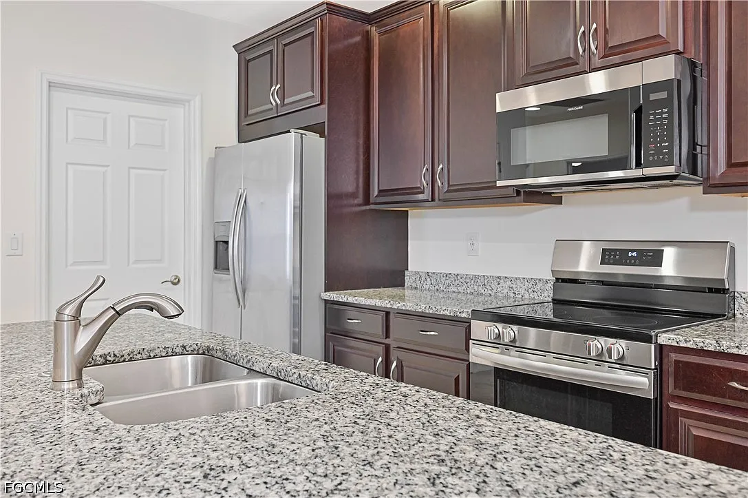 2 bed, 2.0 bath, 1519 sqft, $2,200 — Photo 1