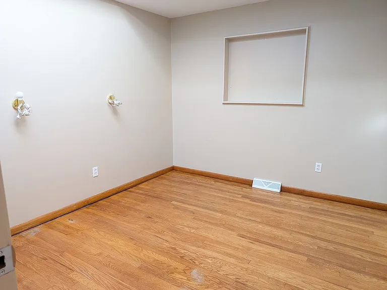 5253 Vernadale Dr — Photo 24