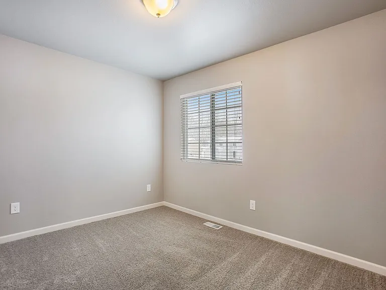 2401 Richardson Ct — Photo 17