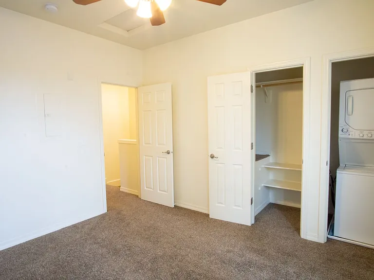 610 SE Spokane St #5 — Photo 8