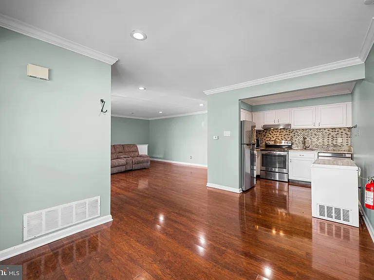 275 Green St #4A6 — Photo 9