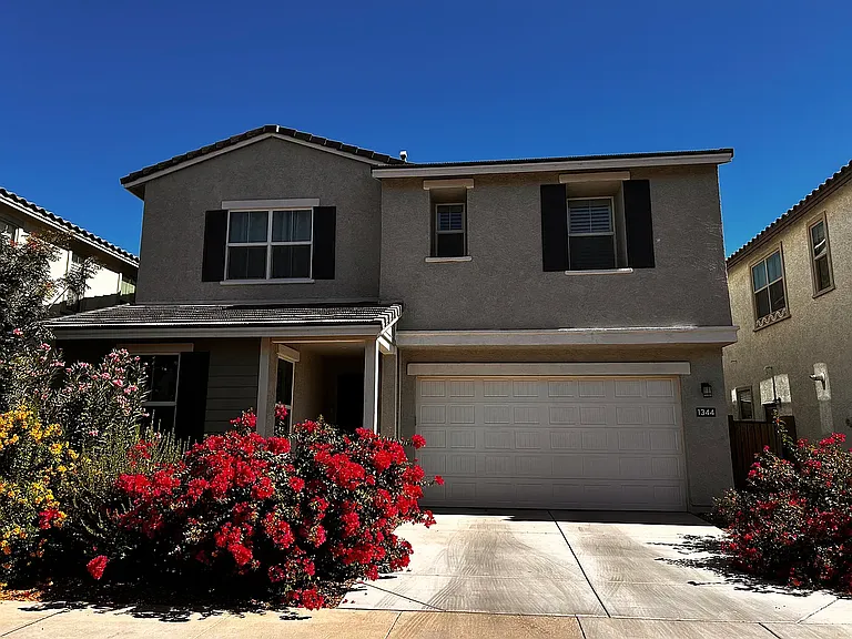 1344 W Bluejay Dr — Photo 1