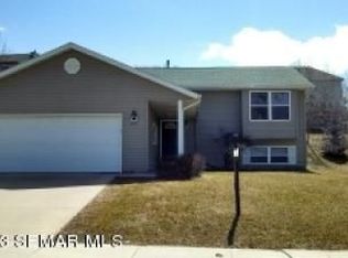 2015 Woodcrest Ln SW, Rochester, MN 55902