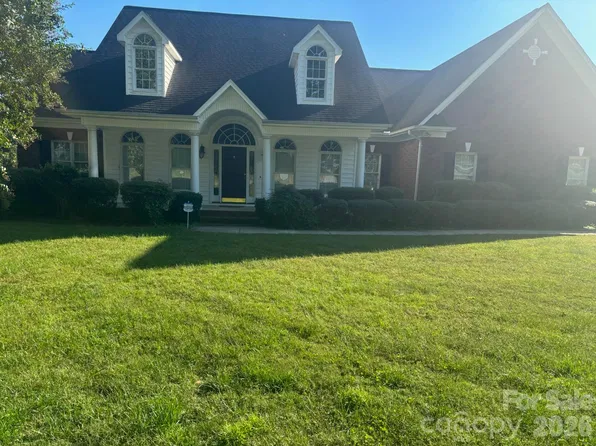 122 Upper Oak Dr, Statesville, NC 28625