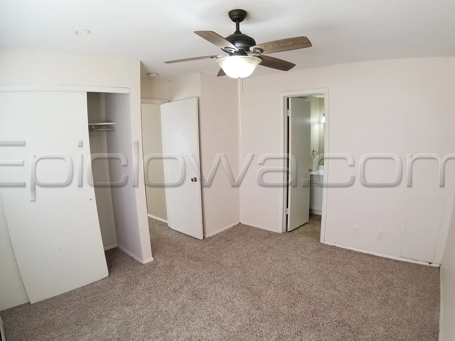 1385 Meadowview Dr — Photo 4