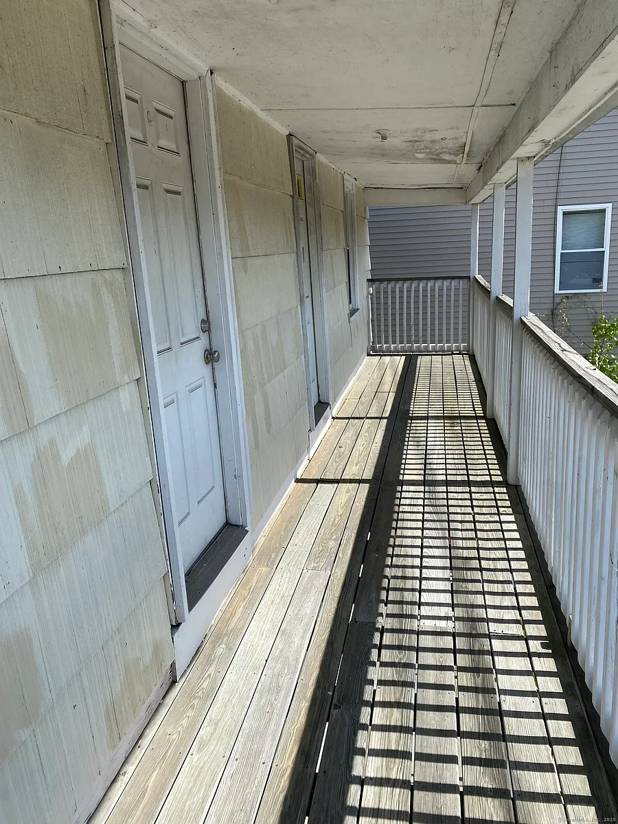 Building Photo - 162 Norwich Ave #2
