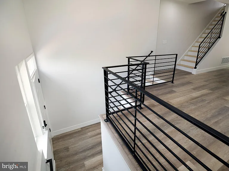 303 Fountain St — Photo 3