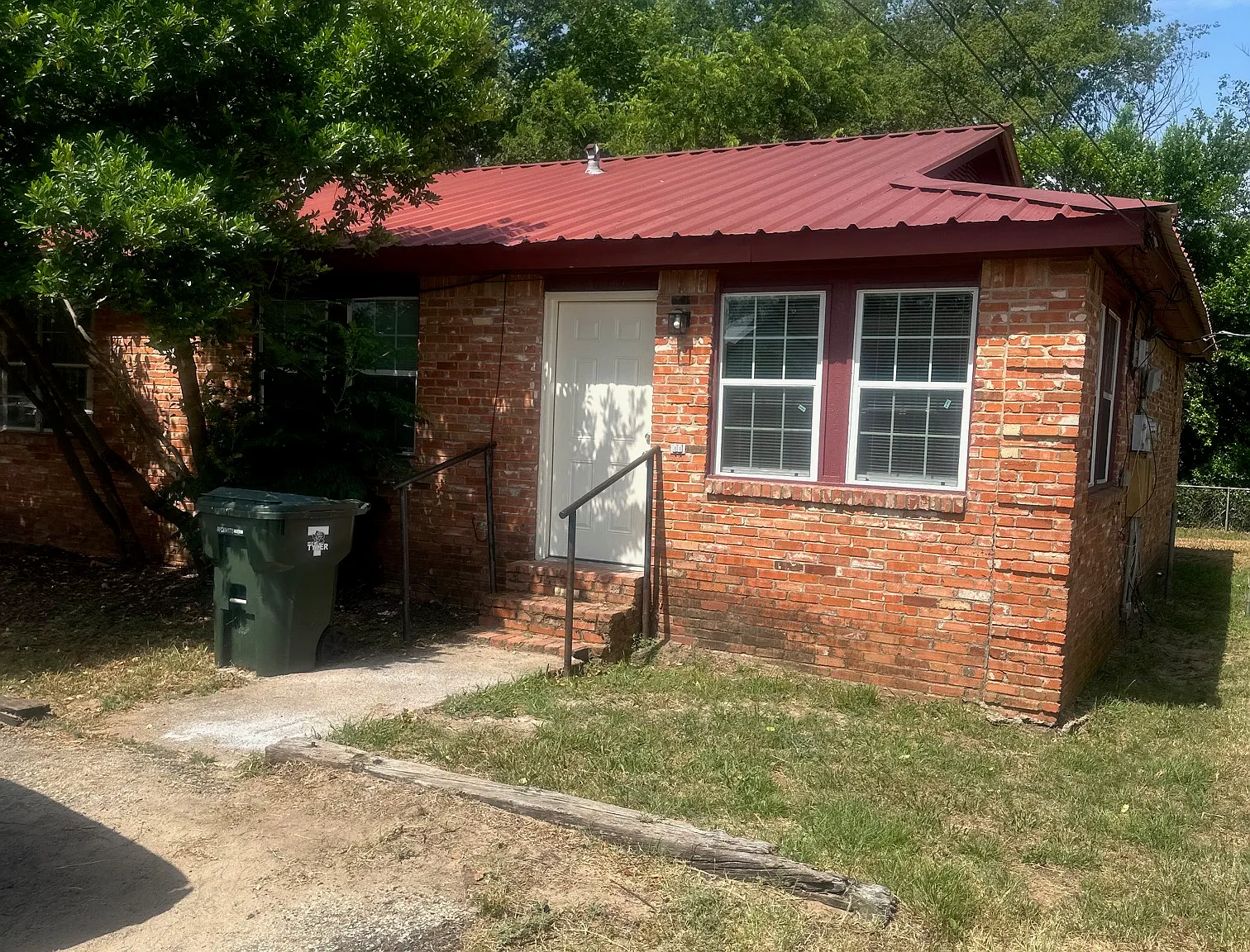 2 bed, 1000 sqft, $995 — Photo 1