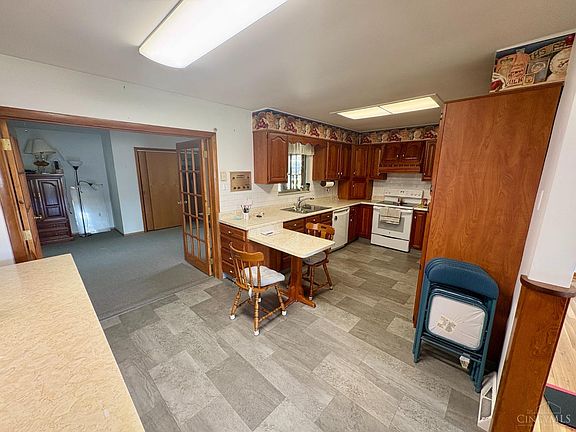 5th image of 1420 Nilles Rd