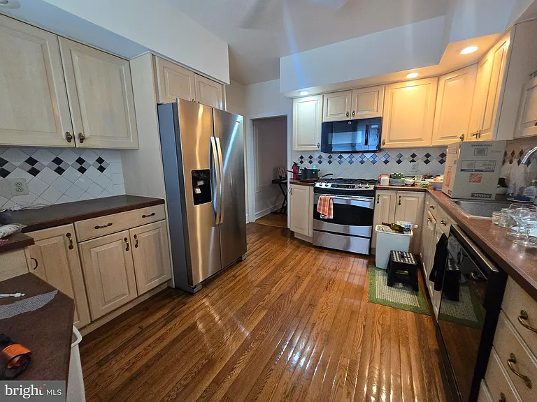 6665 Sprague St — Photo 11