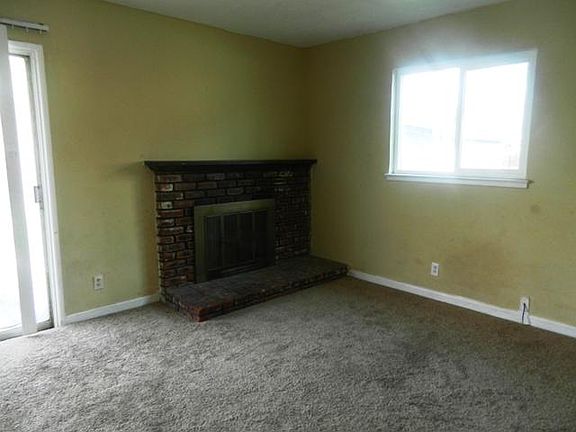 4th image of 4637 E Orleans Ave
