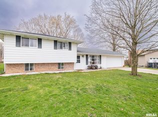 203 Heritage Ct, Delavan, IL 61734