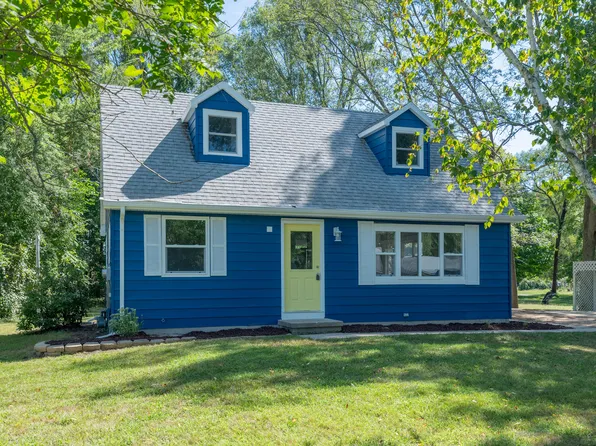 249 13th St, Plainwell, MI 49080