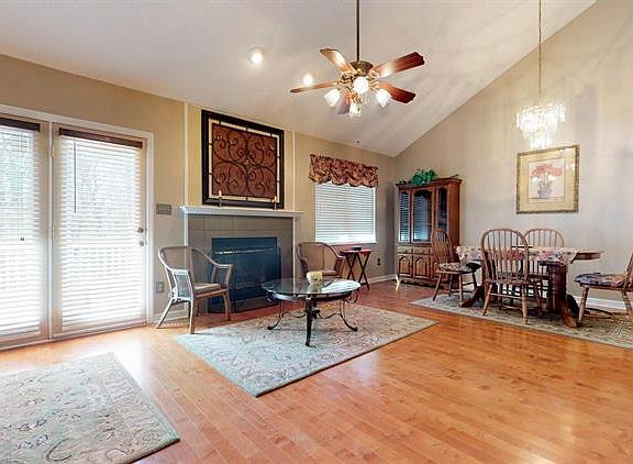 5th image of 307 Camelot Ct