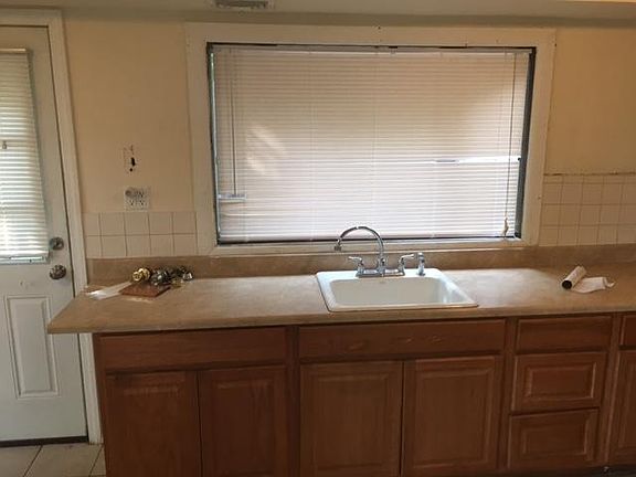5th image of 27 Monterey Ln