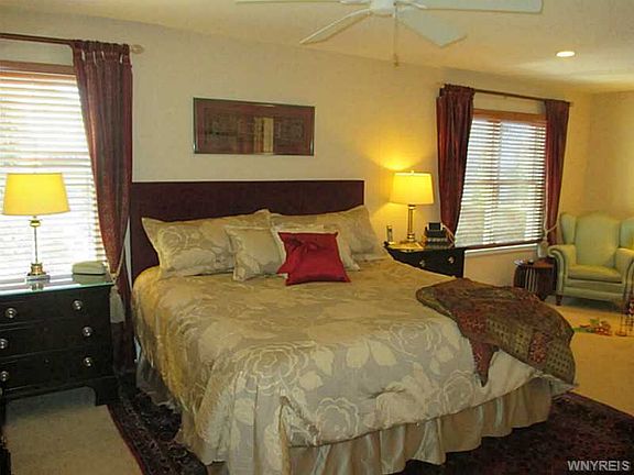 4th image of 66 Lord Byron Ln