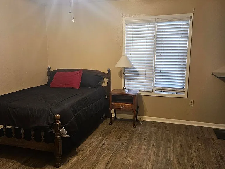 2711 Greenbriar Dr #A — Photo 25