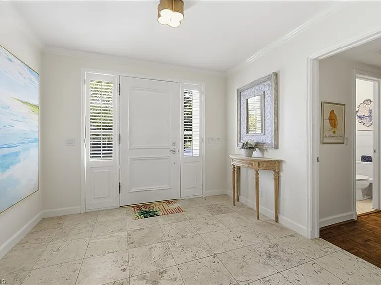 2700 Lantern Ln — Photo 5
