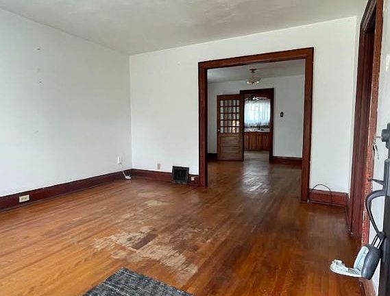 4th image of 350 Oshawa Blvd S