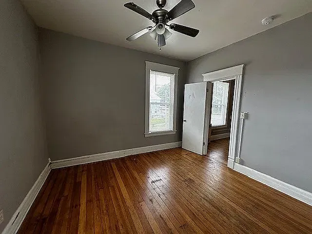 1 bed, 350 sqft, $955 — Photo 4