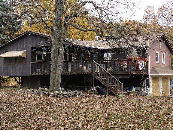 3rd image of 6 Woodland Cir