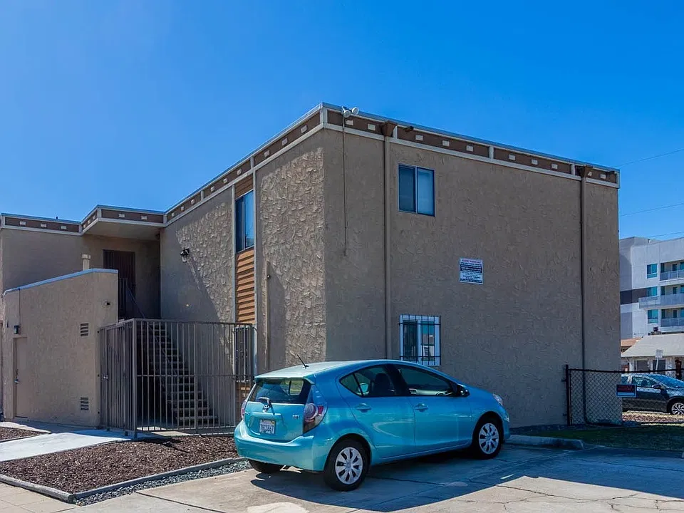 4355 Iowa St #4