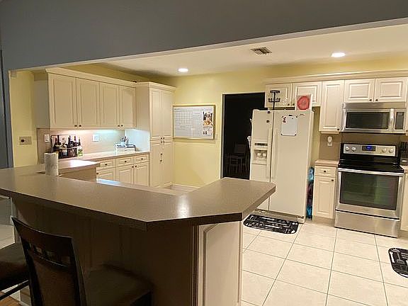 3rd image of 6193 Laurel Ln APT A