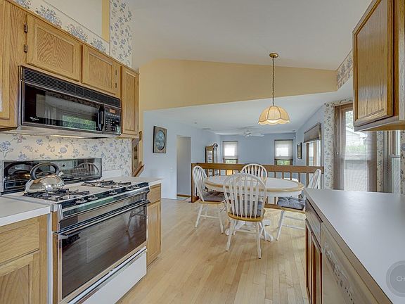 5th image of 220 Mistwood Ln