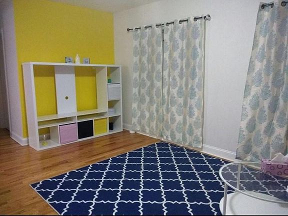5th image of 6319 N Sacramento Ave APT 1E
