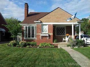 21617 Newcastle Rd, Harper Woods, MI 48225