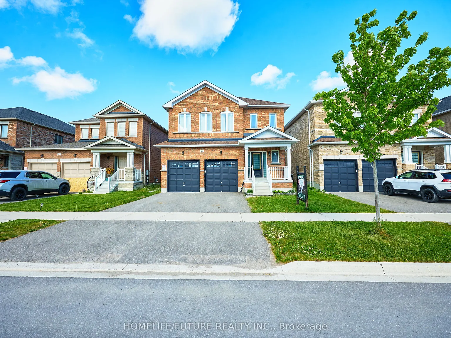 4 bed, $2,400 — Photo 1