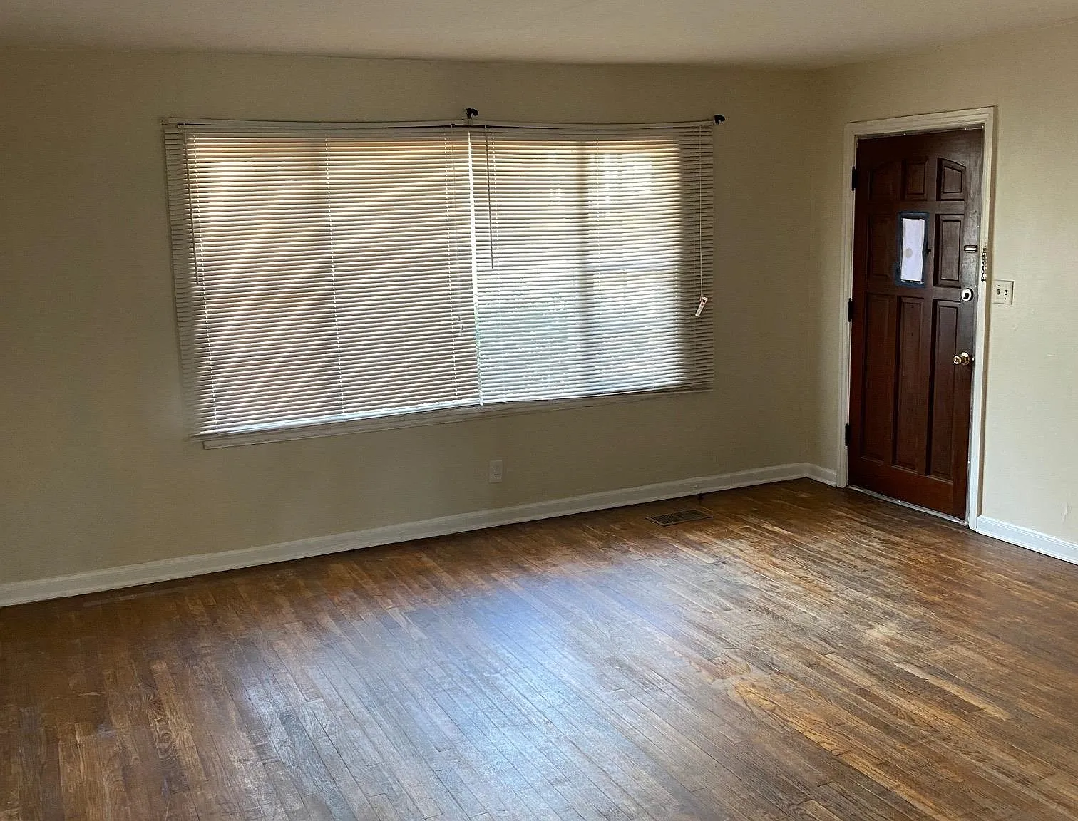 1 bed, 1.0 bath, 750 sqft, $960 — Photo 2