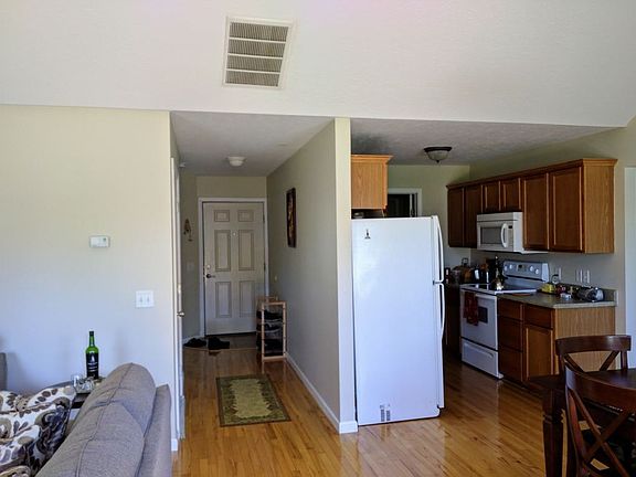 Hall/Kitchen