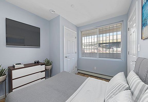 5th image of 385 Vernon Ave APT 3C