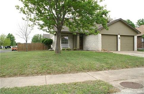 4th image of 501 Deercreek Ln