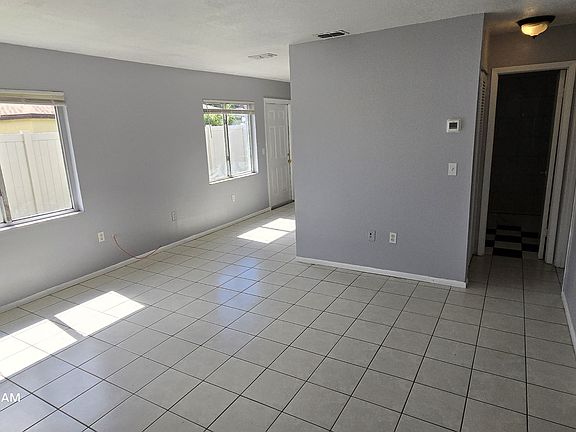 5th image of 820 58th Avenue Dr E