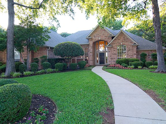 2nd image of 802 Brazos Dr