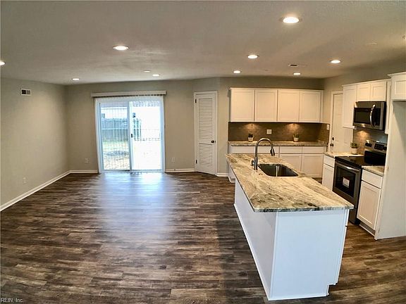3rd image of 3037 Cobblestone Dr
