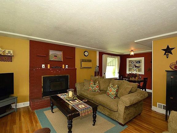 2nd image of 2203 E South Crescent Ave