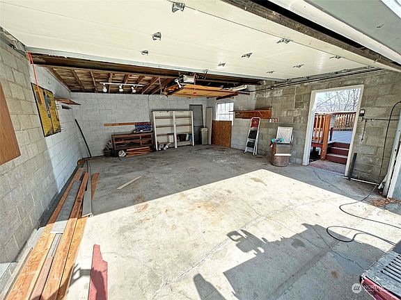 5th image of 213 Roosevelt Drive