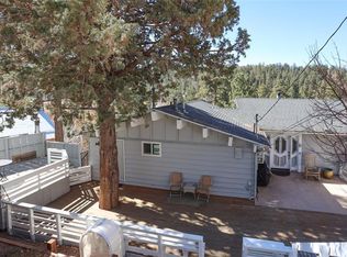 1010 Brookside Ln, Fawnskin, CA 92333