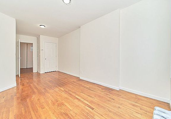 4th image of 139 Hopkinson Ave #1R
