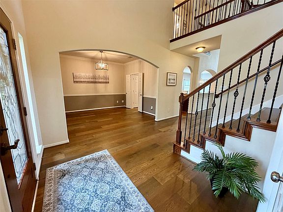 3rd image of 2410 Lakeway Dr